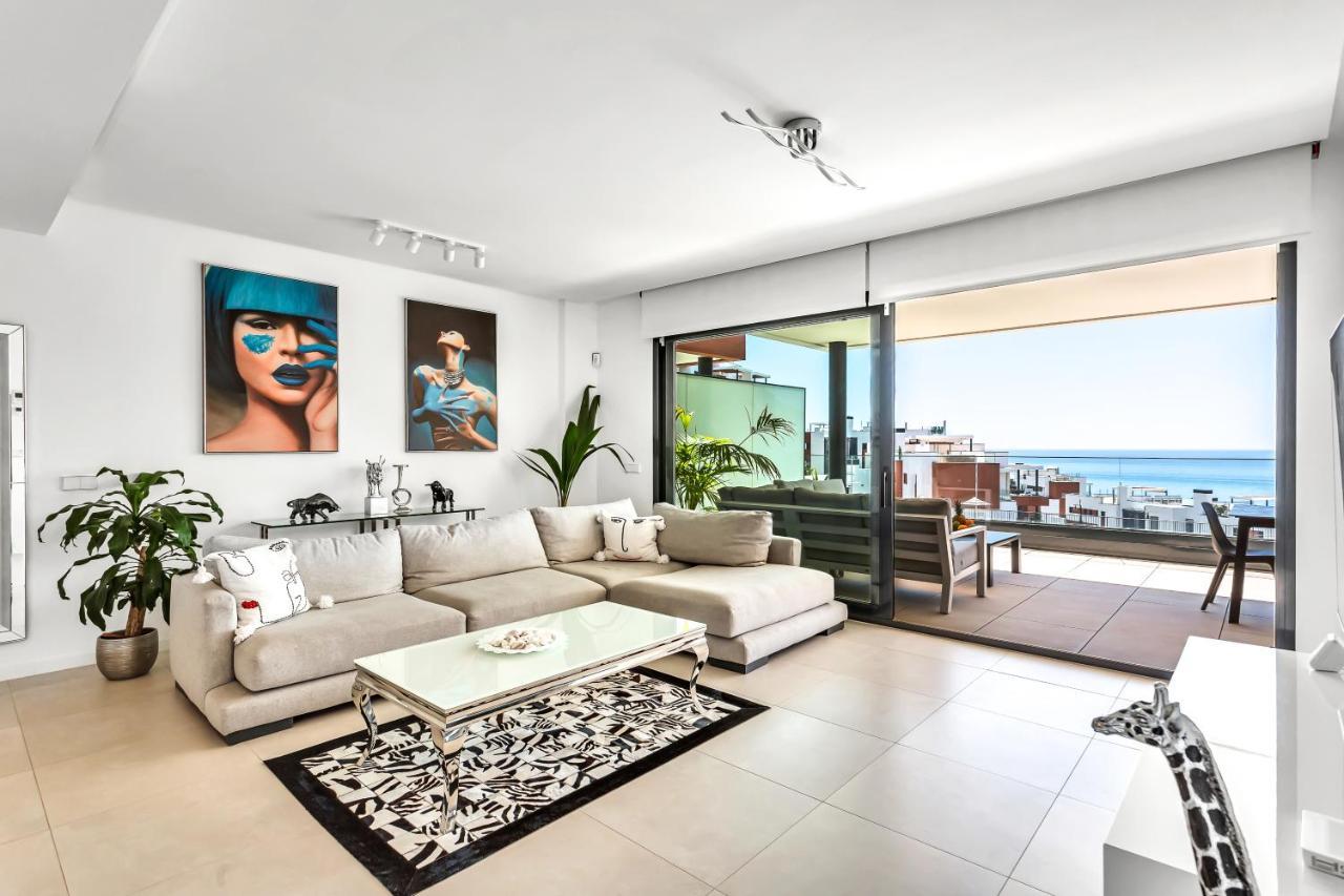 Blue Lady By The Sea Apartment Фуeнхирола Екстериор снимка